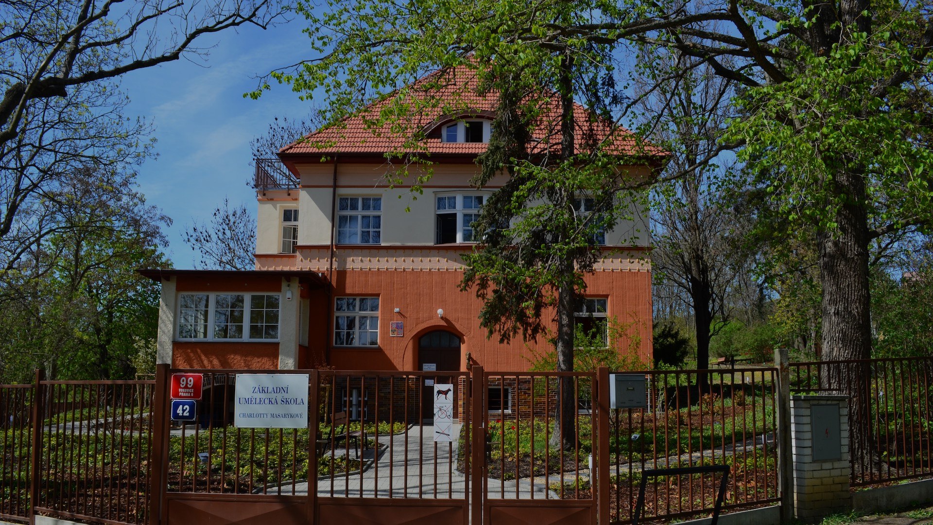Budova školy ZUŠ Masarykova